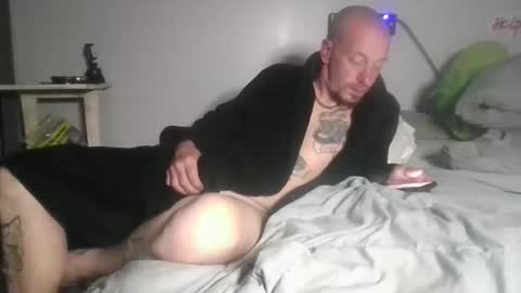 Snapshot of remshotdt chatting on 11-23-25, 04:12 remshotdt online show from 11-23-25, 04:12