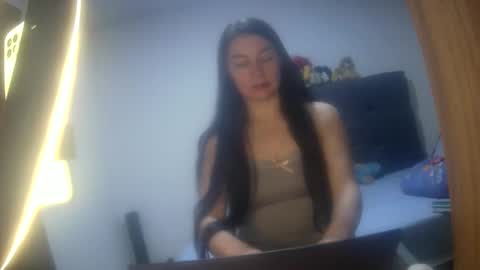 Snapshot of renata_hot1 chatting on 11-23-25, 01:38 renata_hot1 online show from 11-23-25, 01:38