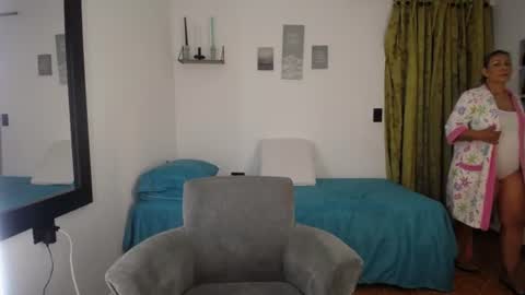Snapshot of renata_salinas_1 chatting on 06-12-26, 11:25 Renata Salinas online show from 06-12-26, 11:25