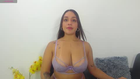 Snapshot of renatabrownn28 chatting on 06-04-26, 06:19 renatabrownn28 online show from 06-04-26, 06:19