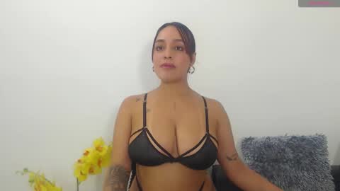 Snapshot of renatabrownn28 chatting on 06-05-26, 06:42 renatabrownn28 online show from 06-05-26, 06:42