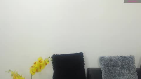Snapshot of renatabrownn28 chatting on 06-05-26, 06:52 renatabrownn28 online show from 06-05-26, 06:52