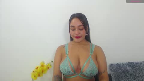 Snapshot of renatabrownn28 chatting on 06-11-26, 05:27 renatabrownn28 online show from 06-11-26, 05:27