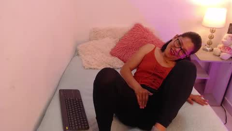 Snapshot of renataj chatting on 10-22-25, 09:03 renataj online show from 10-22-25, 09:03