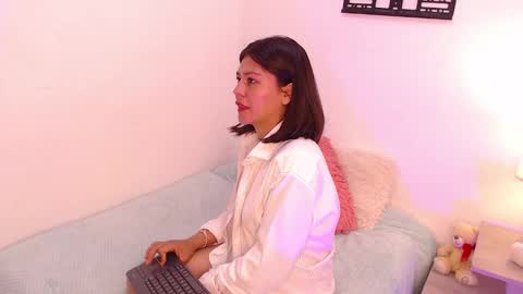 Snapshot of renataj chatting on 11-26-25, 11:50 renataj online show from 11-26-25, 11:50