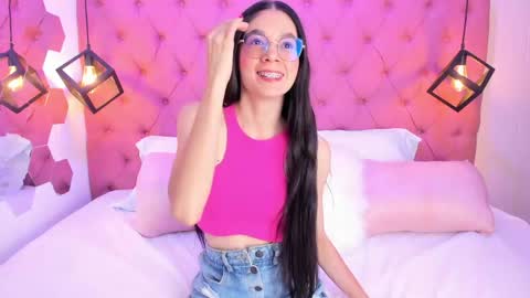 Renata Oviedo online show from 04-21-26, 11:40