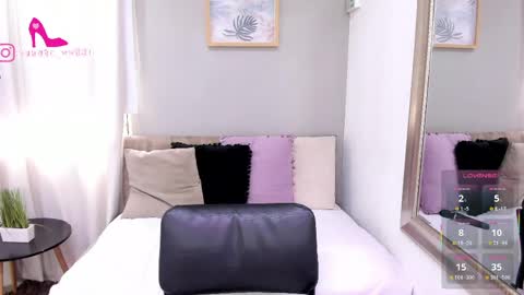 Snapshot of renataruiz_rr chatting on 04-30-26, 12:11 online show from 04-30-26, 12:11