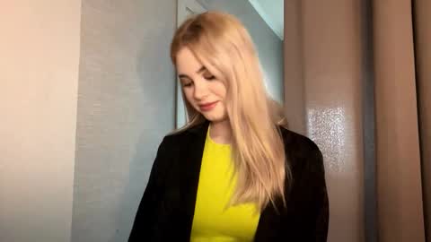 Kira online show from 10-23-25, 07:18