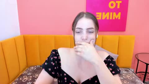 Snapshot of reneeblair chatting on 06-04-26, 01:44 reneeblair online show from 06-04-26, 01:44