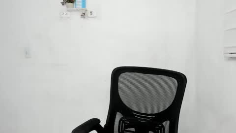 Snapshot of renell_aiston chatting on 01-19-25, 06:09 RENELL online show from 01-19-25, 06:09