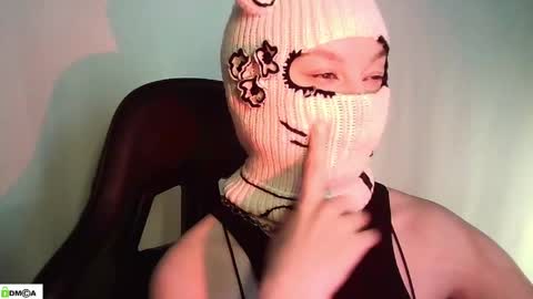Renesme White Im here from Monday to Friday online show from 05-01-26, 02:05