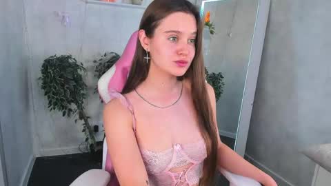 Snapshot of renesmy_black chatting on 05-30-26, 12:19 Renesmy online show from 05-30-26, 12:19