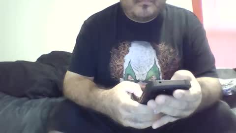 Snapshot of renz187 chatting on 12-15-25, 06:56 Renz online show from 12-15-25, 06:56