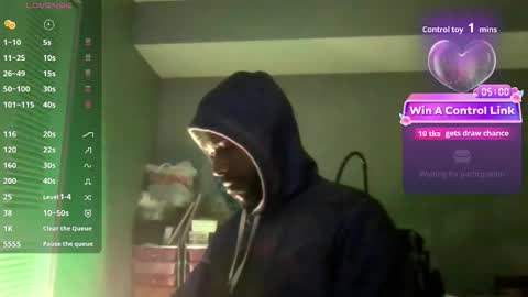 Snapshot of ressespieces25 chatting on 01-10-26, 10:06 Onny online show from 01-10-26, 10:06