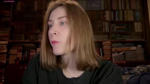 Snapshot of retromarie chatting on 03-28-26, 06:18 Rie online show from 03-28-26, 06:18