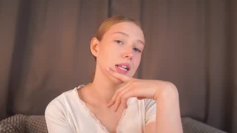 Snapshot of revamcallister chatting on 07-11-26, 05:54 revamcallister online show from 07-11-26, 05:54