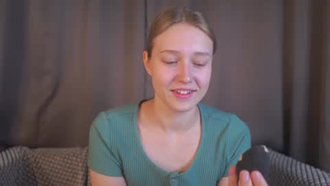 Snapshot of revamcallister chatting on 07-12-26, 05:09 revamcallister online show from 07-12-26, 05:09