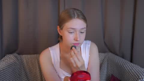 Snapshot of revamcallister chatting on 07-18-26, 05:00 revamcallister online show from 07-18-26, 05:00