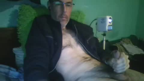 Snapshot of reyes_albert2006 chatting on 12-15-25, 06:39 reyes_albert2006 online show from 12-15-25, 06:39