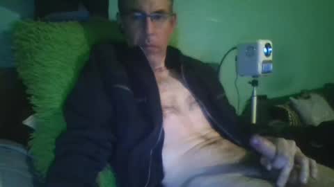 Snapshot of reyes_albert2006 chatting on 12-21-25, 12:45 reyes_albert2006 online show from 12-21-25, 12:45