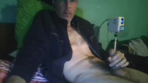 Snapshot of reyes_albert2006 chatting on 02-16-26, 11:06 reyes_albert2006 online show from 02-16-26, 11:06