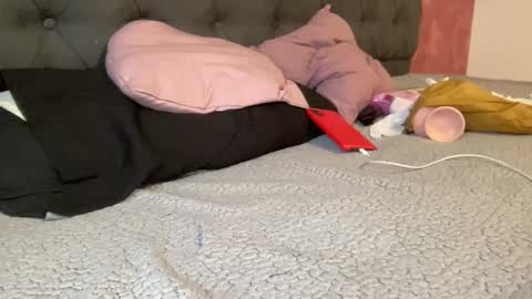 reyna77 online show from 02-05-25, 04:47