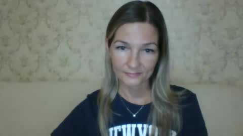 Snapshot of rialur09 chatting on 12-18-25, 05:30 Galina online show from 12-18-25, 05:30