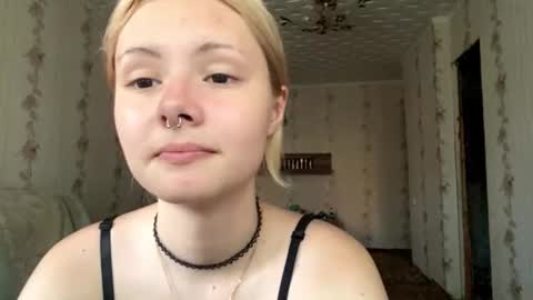 Snapshot of richellearmentrout chatting on 08-05-26, 03:59 jenny online show from 08-05-26, 03:59