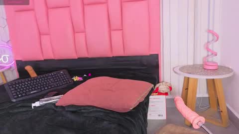 Snapshot of richellebonyy chatting on 02-19-26, 08:49 Richel online show from 02-19-26, 08:49