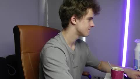 Snapshot of ricky_becko chatting on 09-21-25, 02:29 RICKY BECKO online show from 09-21-25, 02:29