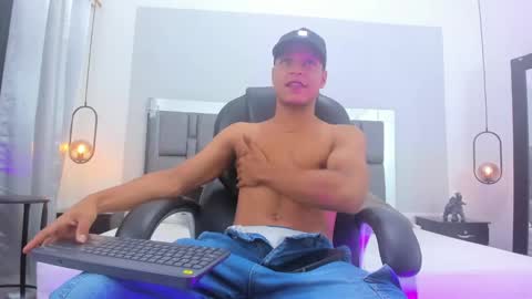 Snapshot of ricky_owens1 chatting on 12-31-24, 08:02 Ricky online show from 12-31-24, 08:02