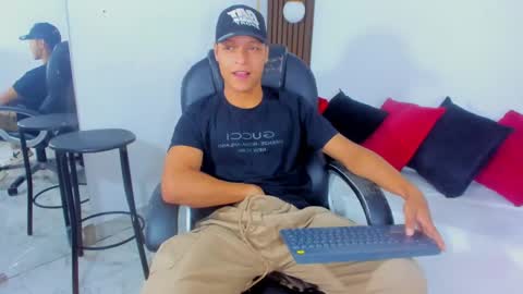 Snapshot of ricky_owens1 chatting on 02-17-25, 07:42 Ricky online show from 02-17-25, 07:42