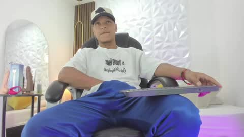 Snapshot of ricky_owens1 chatting on 10-03-25, 01:30 Ricky online show from 10-03-25, 01:30