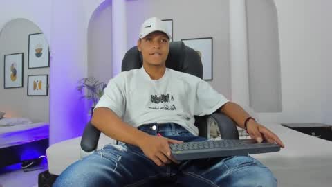 Snapshot of ricky_owens1 chatting on 11-10-25, 08:30 Ricky online show from 11-10-25, 08:30