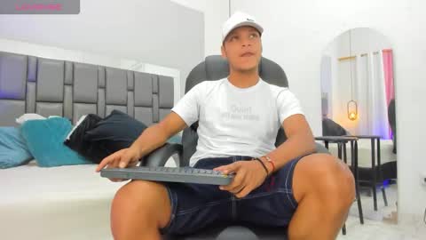 Snapshot of ricky_owens1 chatting on 11-21-25, 08:51 Ricky online show from 11-21-25, 08:51