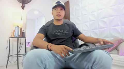 Snapshot of ricky_owens1 chatting on 11-23-25, 02:28 Ricky online show from 11-23-25, 02:28