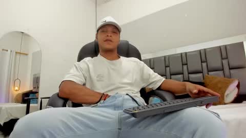 Snapshot of ricky_owens1 chatting on 12-01-25, 08:58 Ricky online show from 12-01-25, 08:58