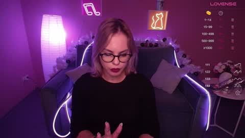 Snapshot of rikaraily chatting on 01-17-25, 11:06 Rika online show from 01-17-25, 11:06