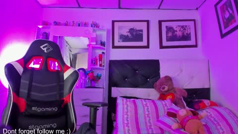 Snapshot of riley_black chatting on 03-11-25, 01:16 Bela online show from 03-11-25, 01:16