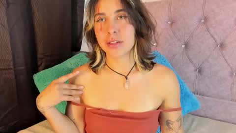 Snapshot of riley_colors chatting on 01-22-25, 08:28 Riley online show from 01-22-25, 08:28