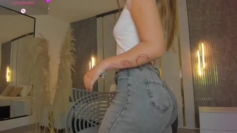 Riley Sierra online show from 04-10-26, 01:05