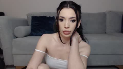 Snapshot of rileyeve chatting on 12-18-25, 04:40 RileyEve online show from 12-18-25, 04:40