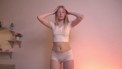 Snapshot of rinavvi chatting on 06-21-26, 05:32 little princess Vivi online show from 06-21-26, 05:32