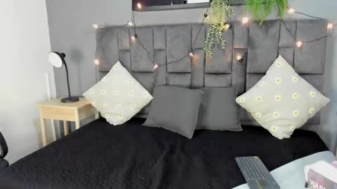 RIRI  online show from 11-12-25, 11:43