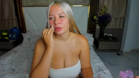 Snapshot of rita_olson chatting on 06-17-26, 12:13 rita_olson online show from 06-17-26, 12:13