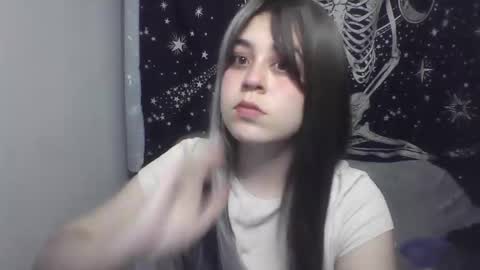 Snapshot of rivadeneira222 chatting on 09-24-25, 08:50 PeachSalinger online show from 09-24-25, 08:50