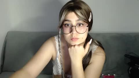 Snapshot of rivadeneira222 chatting on 09-27-25, 08:08 PeachSalinger online show from 09-27-25, 08:08