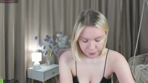 river_stoynee online show from 10-18-25, 05:03