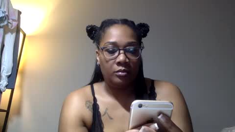 Snapshot of riversaint chatting on 12-16-24, 11:39 River Saint online show from 12-16-24, 11:39