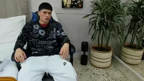 Roan Birkin online show from 04-23-26, 07:38